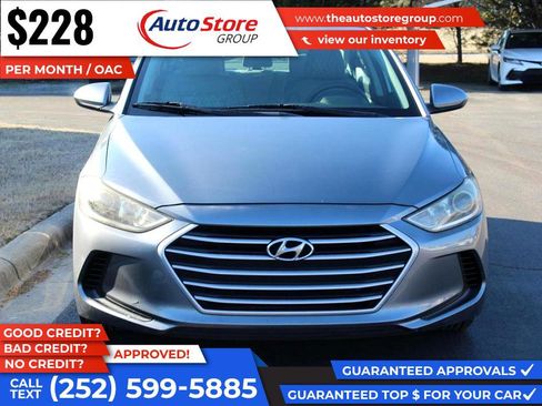 Used 2017 Hyundai Elantra SE image 3