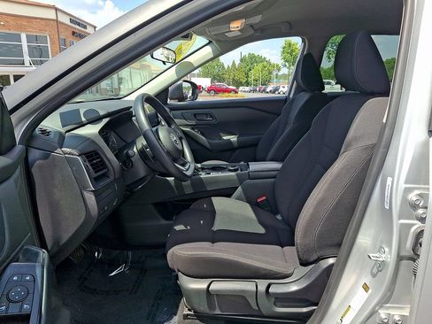 Used 2024 Nissan Rogue S AWD/4WD image 13