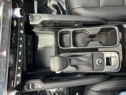 Used 2025 Kia Telluride EX w/ EX Captain's Chair Package FWD image 44