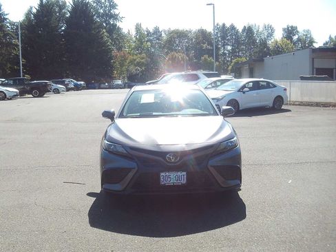 Used 2023 Toyota Camry SE FWD image 8
