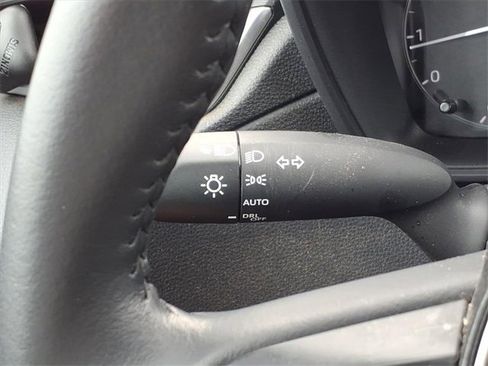 Used 2024 Toyota Corolla Cross LE image 25