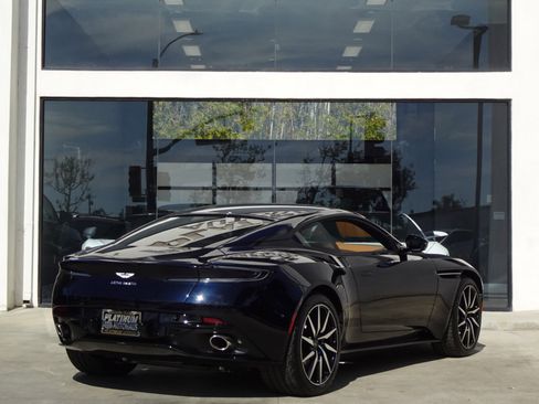 Used 2021 Aston Martin DB11 Coupe image 7