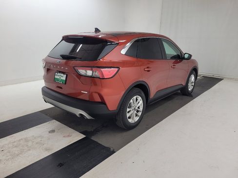 Used 2020 Ford Escape SE image 9