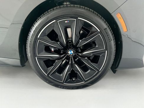 Used 2026 BMW 740i w/ Premium Package RWD image 31