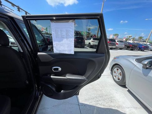Used 2018 Kia Soul + FWD image 12