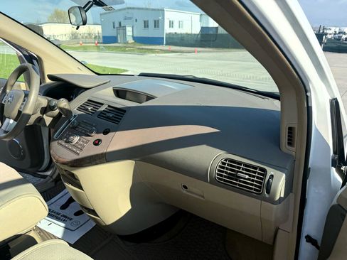 Used 2009 Nissan Quest S w/ Drivers Pkg image 28
