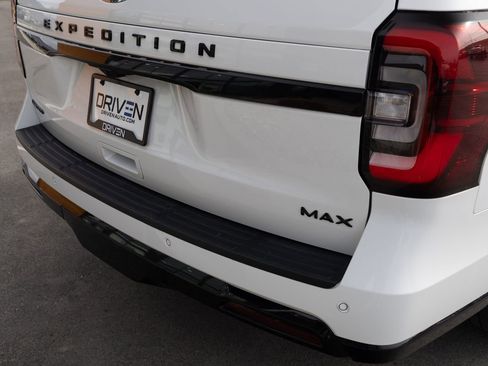 Used 2024 Ford Expedition Max Limited image 9