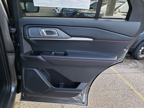 New 2026 Ford Explorer ST-Line w/ ST-Line Street Pack image 17