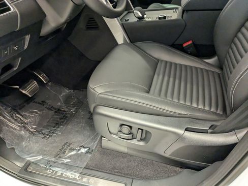 New 2025 Land Rover Discovery Dynamic SE image 4