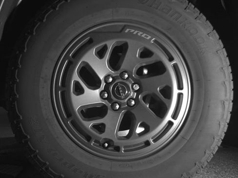 Used 2025 Nissan Frontier PRO-4X w/ Pro Convenience Package AWD/4WD image 9
