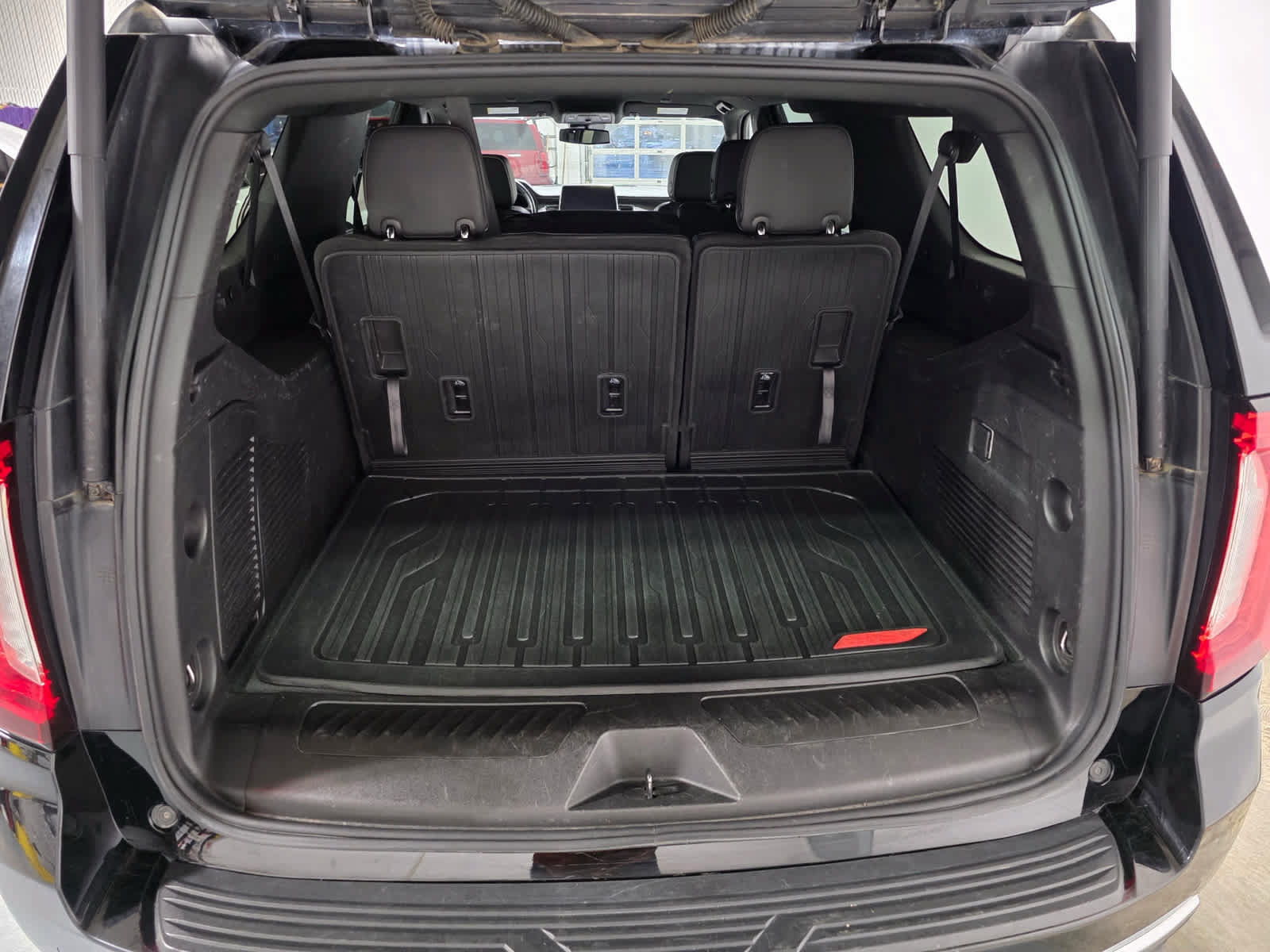 Used 2023 GMC Yukon XL SLT AWD/4WD image 12