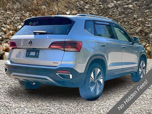 Used 2024 Volkswagen Taos SE AWD/4WD image 2
