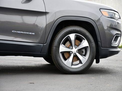 Used 2019 Jeep Cherokee Limited AWD/4WD image 9