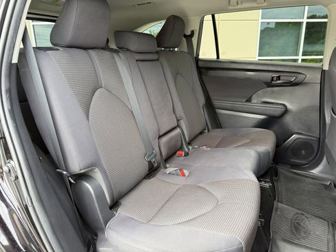 Used 2020 Toyota Highlander LE AWD/4WD image 41