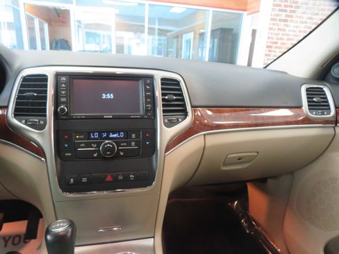 Used 2011 Jeep Grand Cherokee Limited image 35