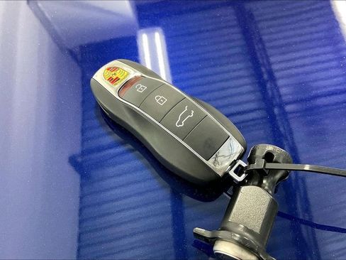 Used 2022 Porsche Macan AWD/4WD image 13