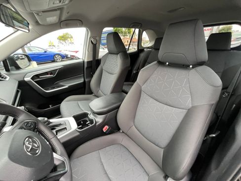 Used 2025 Toyota RAV4 XLE image 27