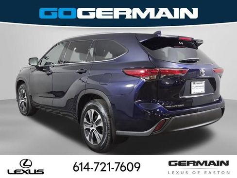 Used 2020 Toyota Highlander XLE AWD/4WD image 11
