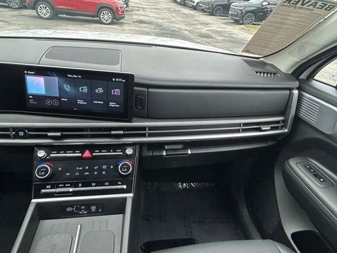 Used 2025 Hyundai Santa Fe SEL FWD image 17