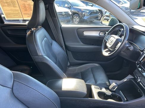 Used 2019 Volvo XC40 T5 Momentum image 21