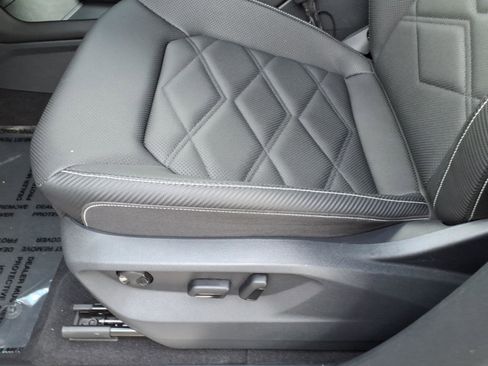 Used 2025 Volkswagen Atlas Cross Sport SE image 12