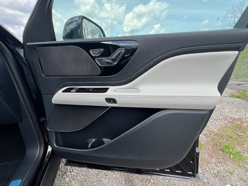 New 2026 Lincoln Aviator AWD image 23