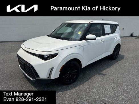 Used 2023 Kia Soul LX FWD image 1