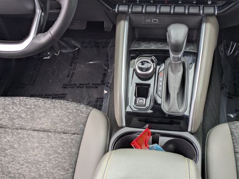 Used 2024 Chevrolet Colorado ZR2 w/ Technology Package AWD/4WD image 19
