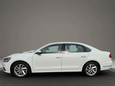 Used 2018 Volkswagen Passat 2.0T SE image 5
