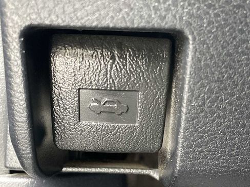 Used 2017 Toyota Tacoma SR5 RWD image 25