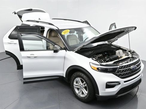 Used 2023 Ford Explorer XLT w/ Equipment Group 202A AWD/4WD image 47
