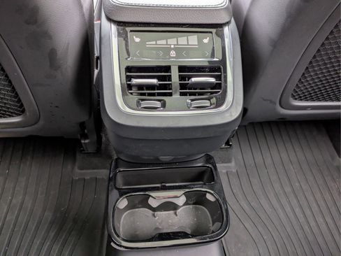 Used 2022 Volvo XC90 T6 Momentum w/ Climate Package image 14