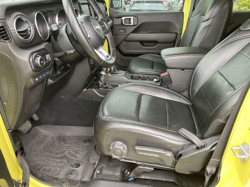 Used 2023 Jeep Wrangler Unlimited Sahara w/ Cold Weather Group AWD/4WD image 9