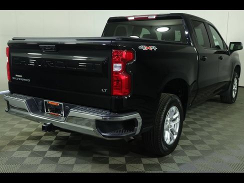 Used 2023 Chevrolet Silverado 1500 LT AWD/4WD image 17