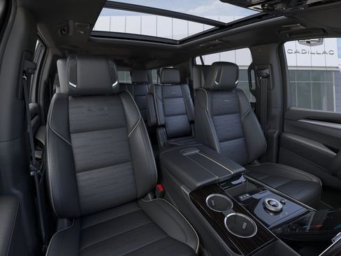 New 2026 Cadillac Escalade ESV Luxury AWD/4WD image 16