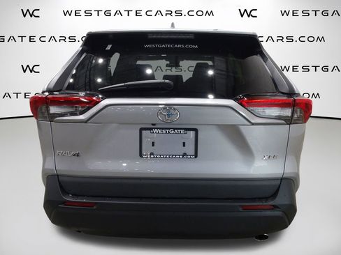 Used 2021 Toyota RAV4 XLE w/ Convenience Package FWD image 7