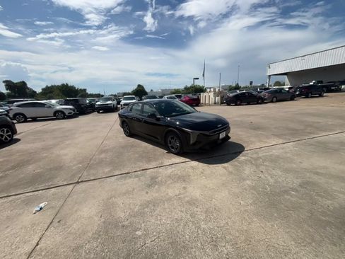 Used 2026 Kia K4 FWD image 2