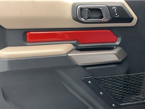 Used 2023 Ford Bronco Wildtrak image 17