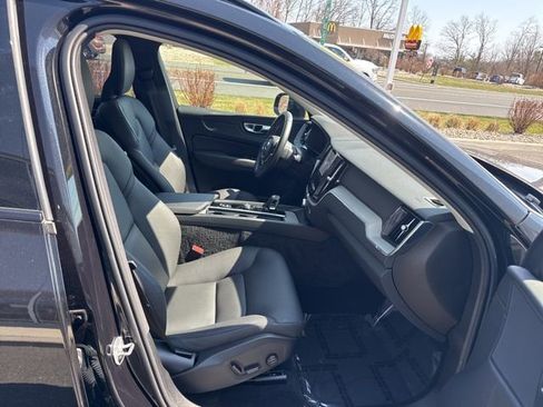 Certified 2025 Volvo XC60 B5 Plus AWD/4WD image 15