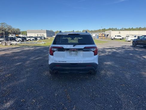 Used 2021 GMC Acadia SLE w/ Driver Convenience Package image 4