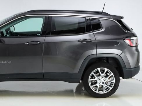Used 2022 Jeep Compass Latitude AWD/4WD image 5