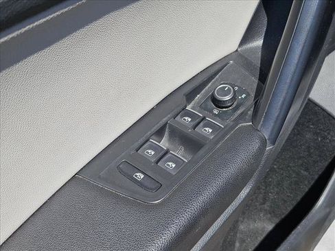 Used 2021 Volkswagen Tiguan SE R-Line FWD image 10