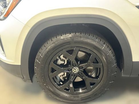 Used 2025 Volkswagen Atlas Peak Edition SE AWD/4WD image 20