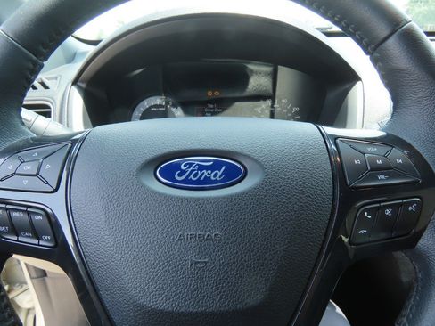 Used 2018 Ford Explorer XLT FWD image 23