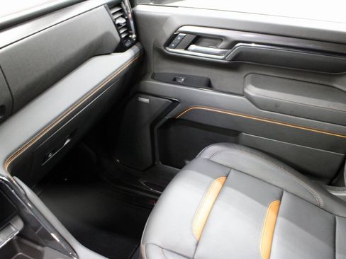 Used 2024 GMC Sierra 2500 AT4 image 29