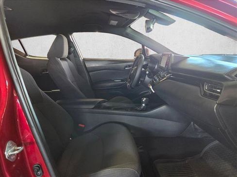 Used 2018 Toyota C-HR XLE FWD image 19