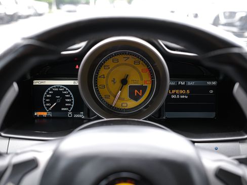 Used 2012 Ferrari 458 Italia Coupe RWD image 23