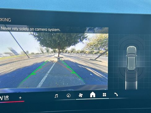 Used 2025 BMW X3 xDrive30i w/ Convenience Package image 25