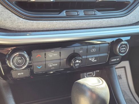 Used 2022 Jeep Compass Latitude AWD/4WD image 23