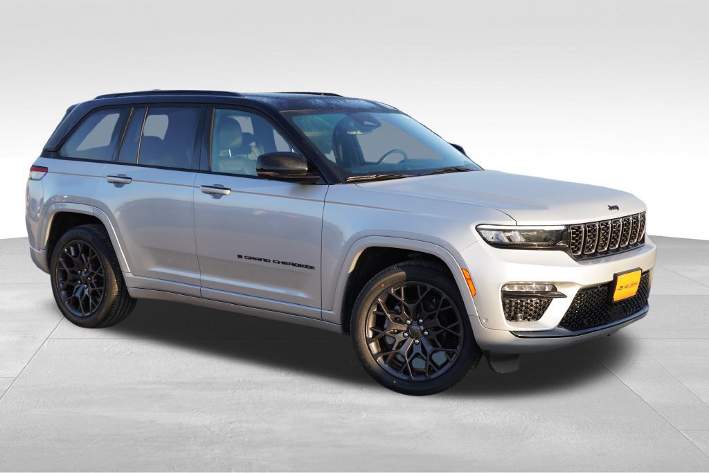 Used 2025 Jeep Grand Cherokee Summit w/ Obsidian Package AWD/4WD image 3